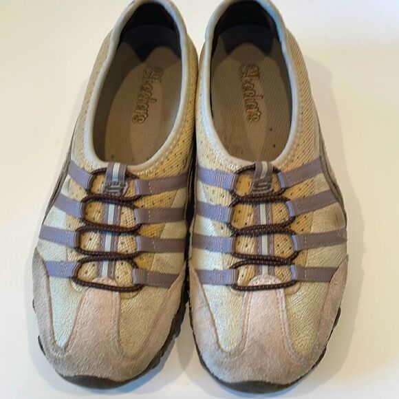 Sketchers Women’s  Slip On Tan Leather Athletic Walk Bike Shoes 6.5 - Picture 1 of 8